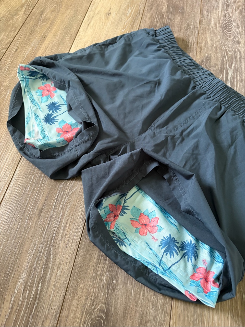 Simply Southern Men's Dark Grey Charcoal Lined Shorts - Picture 6 of 8